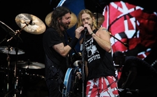 Images_147895_thumb_hijo-baterista-foo-fighters-sorprende_0_32_960_597