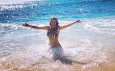 Images_148281_thumb_andrea-legarreta-despide-ano-bikini_0_227_558_347