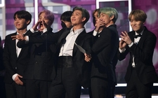 Images_151282_thumb_musicos-bts-utilizaron-trajes-christian_0_34_1024_637