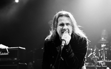 Images_160680_thumb_murio-andre-matos-vocalista-angra_0_0_960_598