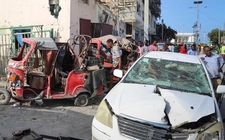 Images_161254_thumb_explosion-ocurrio-sede-parlamento-somalia_0_2_800_497
