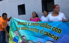 Images_168700_thumb_padres-familia-ninos-cancer-manifestaron_0_62_958_596