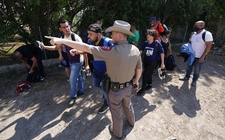 Images_185626_thumb_policias-texas-enviar-vehiculos-vuelta_0_46_1024_636