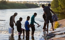 Images_187479_thumb_haitianos-cruzan-rio-bravo-flujo