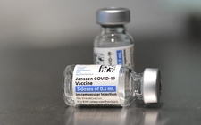 Images_189513_thumb_frasco-vacuna-janssen-filial-farmaceutica
