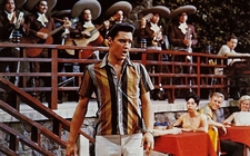 Images_194359_thumb_elvis-presley-interpretando-cancion-guadalajara_0_62_1153_717